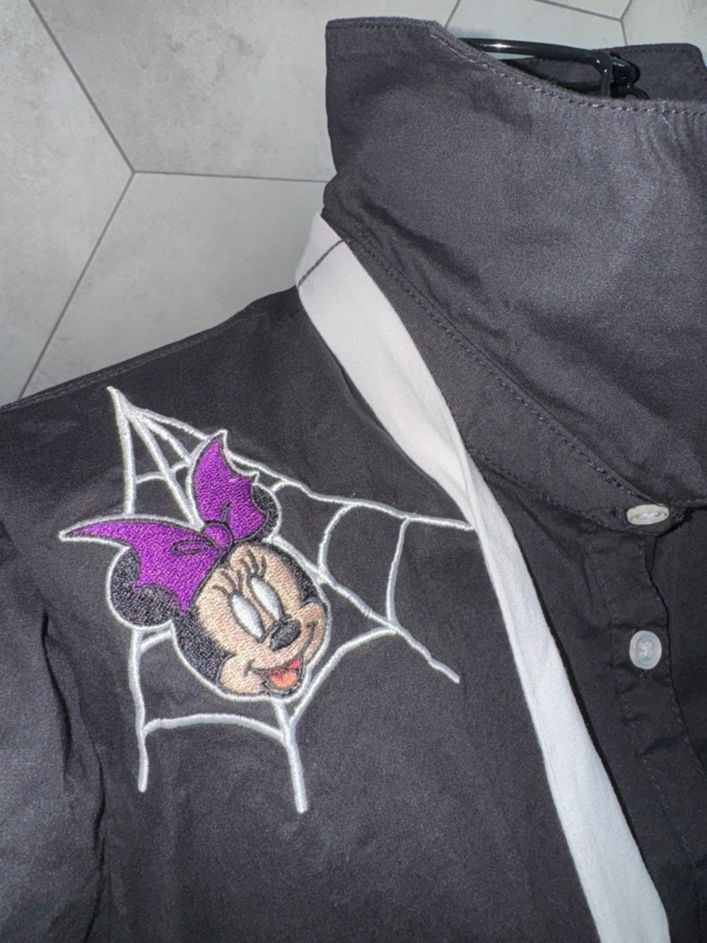 Her Universe Disney Halloween Bat Wing Collar Woven Button-Up Junior Sz M - Picture 6 of 13